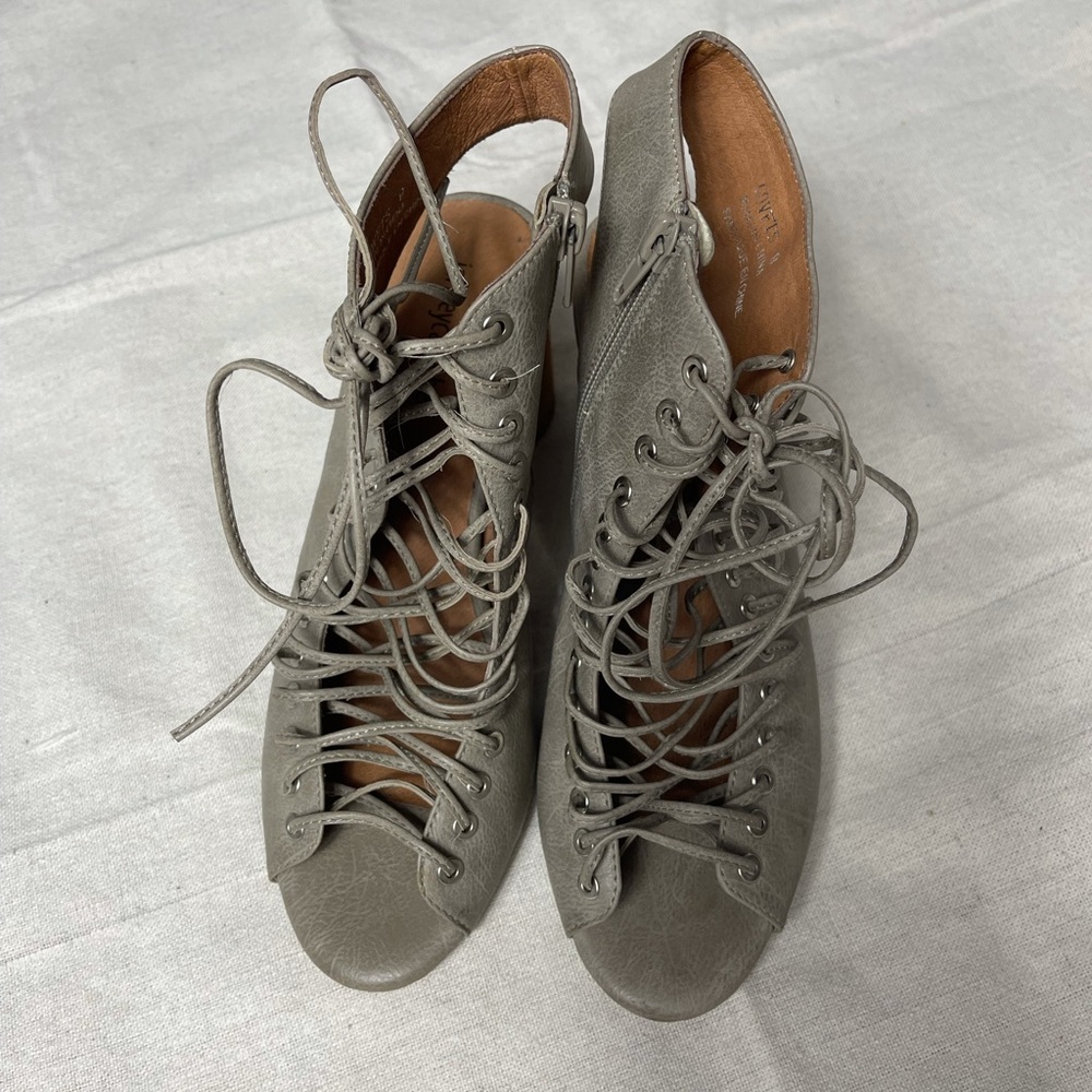 Jeffrey Campbell Open Toe Ankle lace Up Heel Bootie sz 8